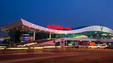 Пассажиров попросили заблаговременно приезжать в аэропорт Алматы
