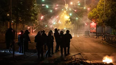 Во Франции в ночь на субботу на улицы выпустили 45 тыс. полицейских