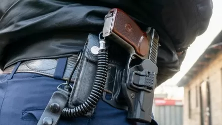 В Павлодаре полицейские изъяли два иностранных пистолета  