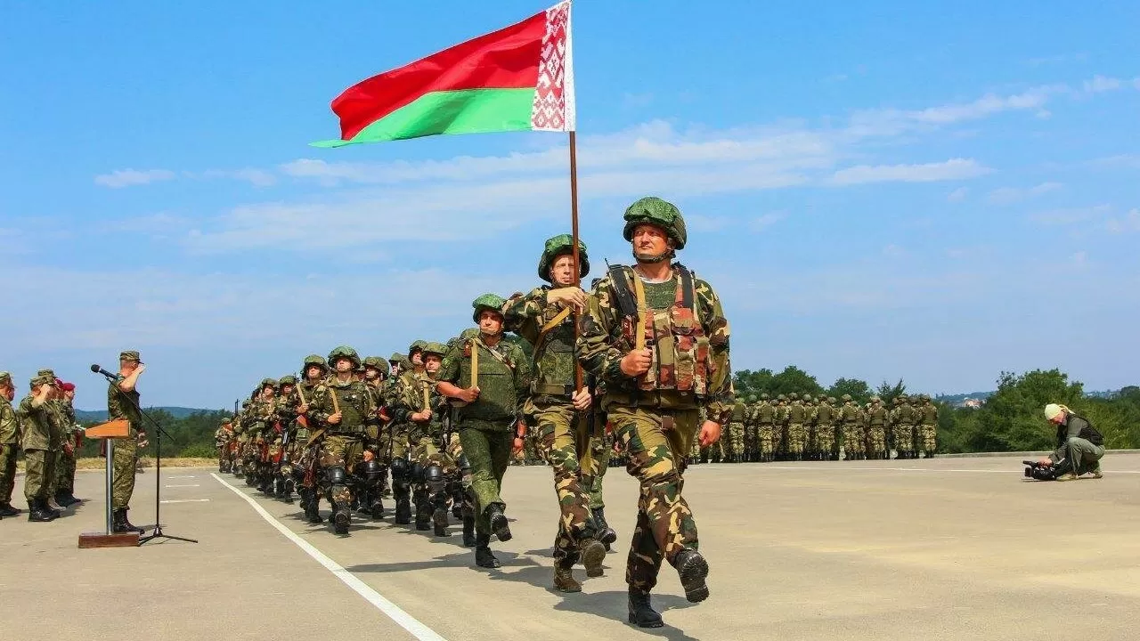 Беларусь собирается скорректировать свою военную политику