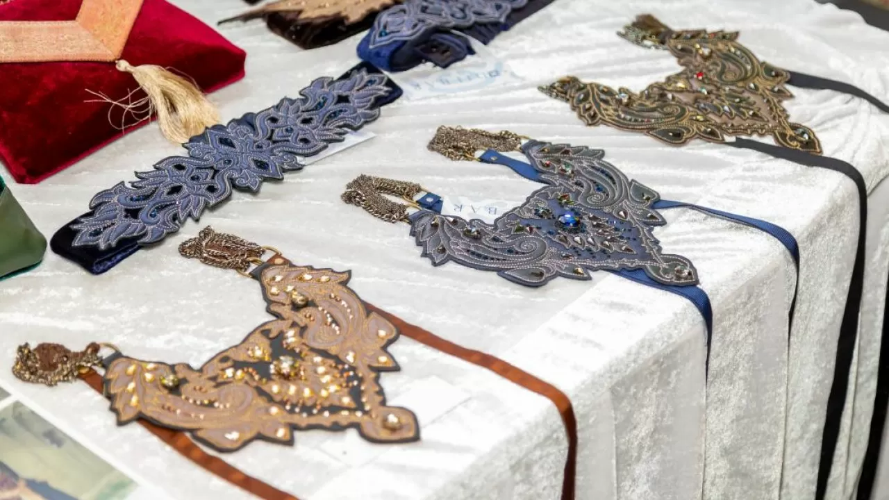 40 производителей Казахстана представили свои товары на выставке в Урумчи