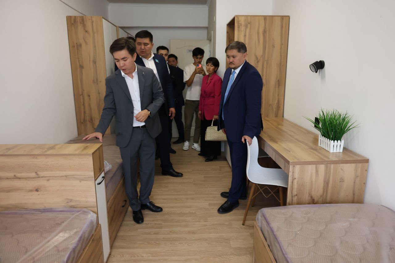 Саясат Нұрбек Алматыдағы университет жатақханаларының жаңа оқу жылына дайындығын тексерді 
