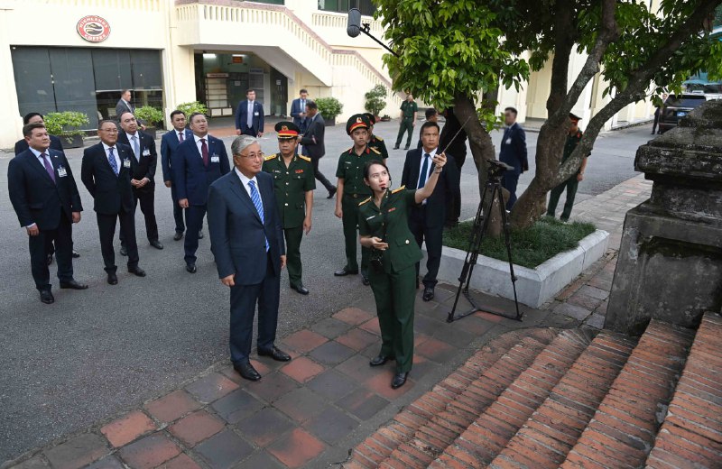 Президент Вьетнамның әскер тарихы музейіне барды