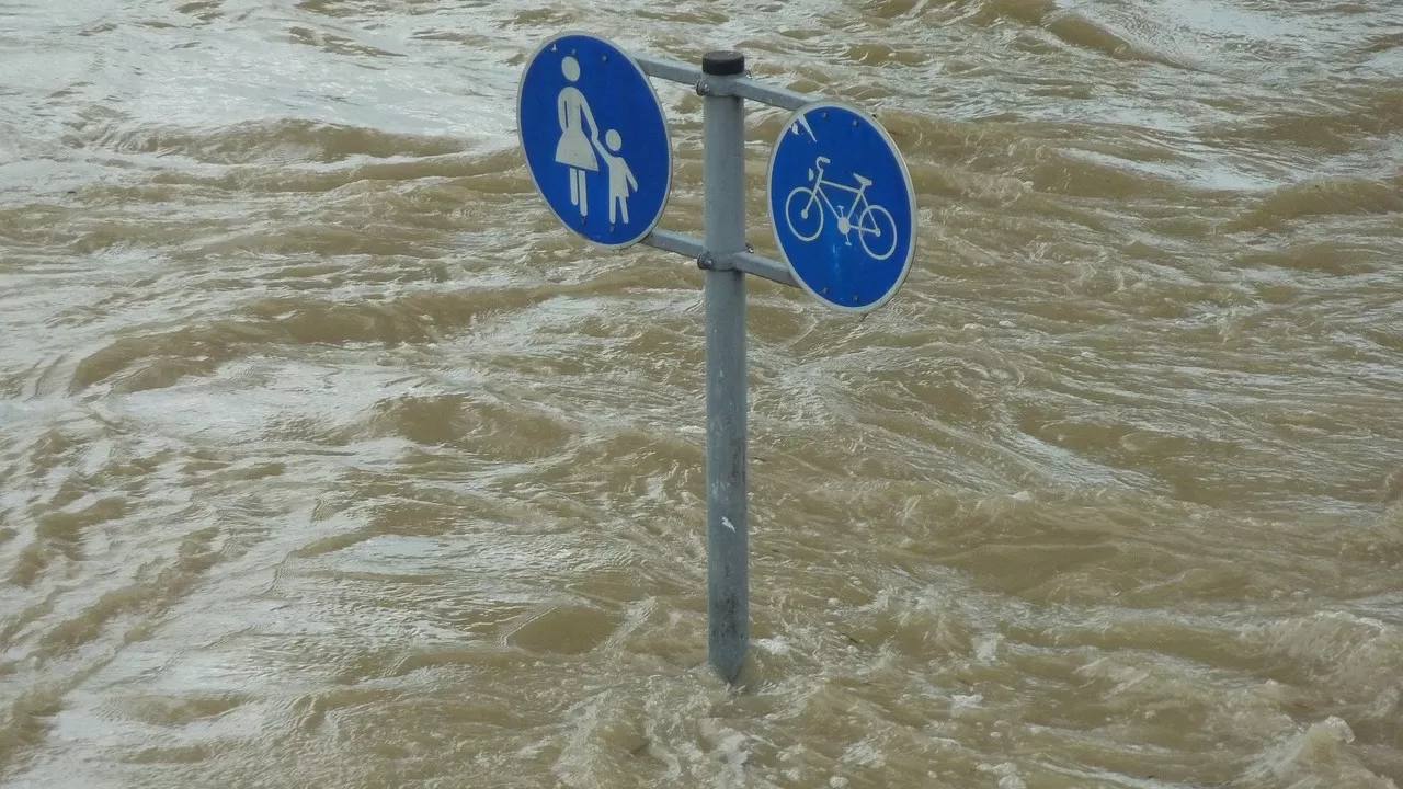 В КНР введен режим экстренного реагирования на наводнения в бассейне реки Хайхэ 