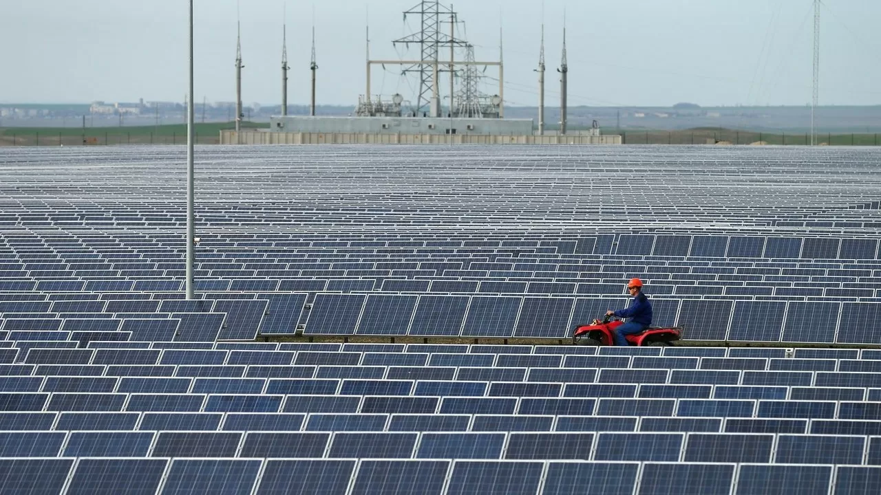 Китай начал строить огромную фотоэлектростанцию за 823 млн долларов 