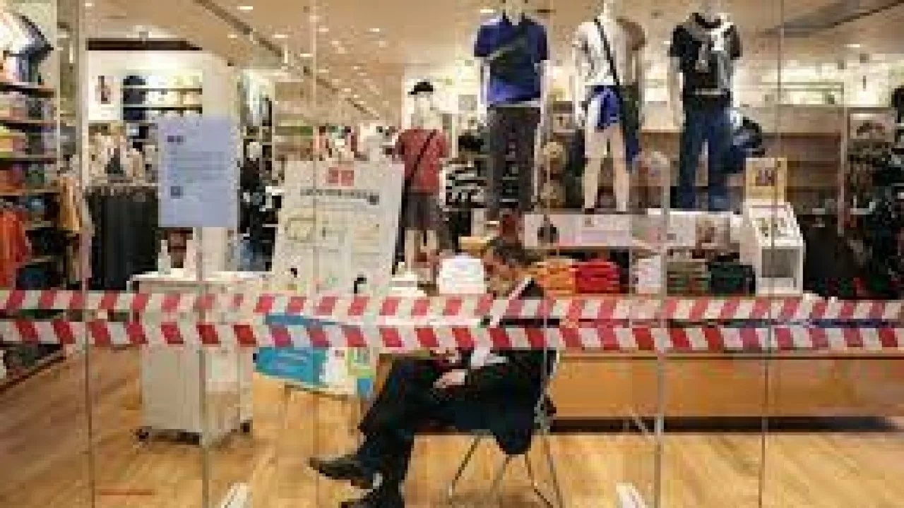 Uniqlo желісі Ресейдегі дүкендерінің жалдау шарттарын бұзды