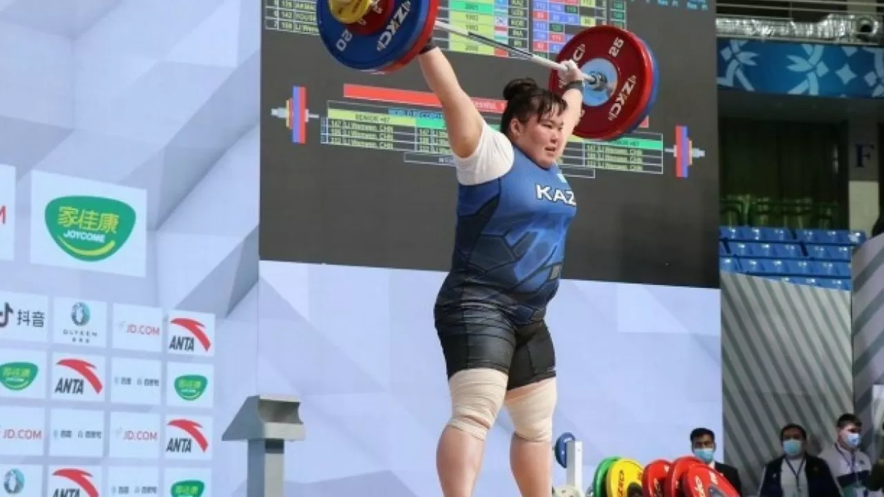 Айзада Муптильда завоевала золотую медаль чемпионата Азии по тяжелой атлетике
