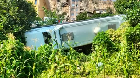 Түркияда туристік автобус аударылып 26 адам жарақат алды