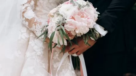 Молодоженам в Китае хотят платить 140 долларов за свадьбу