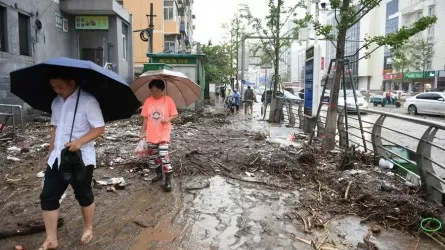 11 человек погибли из-за проливных дождей в Пекине