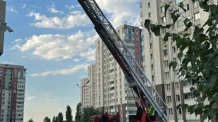 Страшный пожар в Алматы: люди выпрыгивали из окон