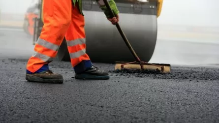 Павлодарские чиновники считают, что качество ремонта дорог страдает из-за аномальной жары