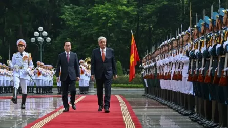 Президент Во Ван Тхыонг Президент сарайында Қасым-Жомарт Тоқаевты салтанатты түрде қарсы алды
