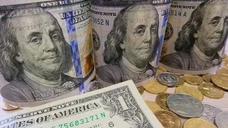 Доллар дешевеет к мировым валютам после заседания ФРС США