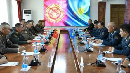 Министр обороны РК провел переговоры со своим киргизским коллегой 