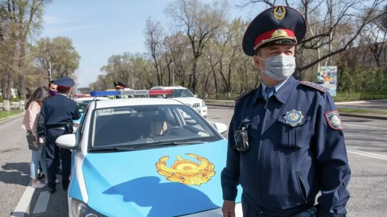 Шымкентте полицей көлікпен қағып кеткен баланың жағдайы белгілі болды