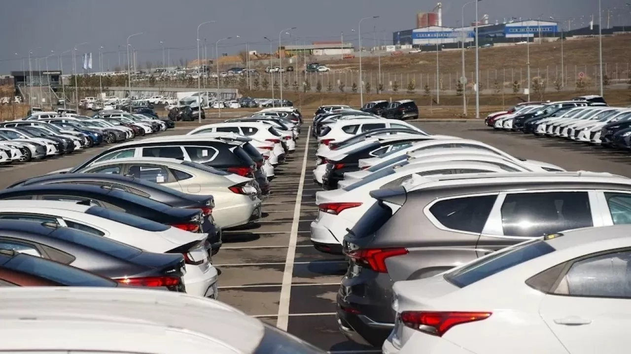 Завоз авто в Казахстан: зафиксирован резкий рост импорта из Китая и США  