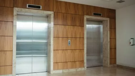 Алматыдағы медициналық орталықта зейнеткер лифт шахтасына құлап кетті