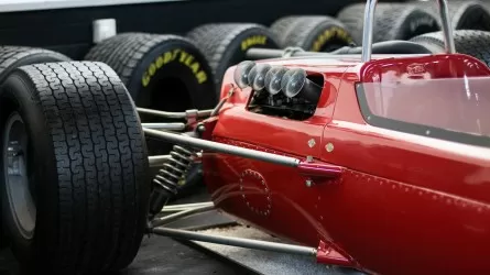 Карлос Сайнс из Ferrari прервал серию побед Red Bull в "Формуле-1" 