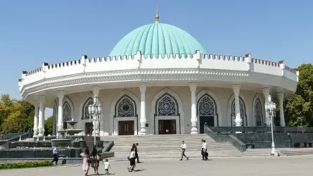 В Узбекистане планируют запретить пропаганду многоженства и закрывающую лицо одежду 