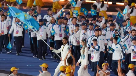 Сборная Казахстана приняла участие в открытии Азиатских игр-2022 в Ханчжоу