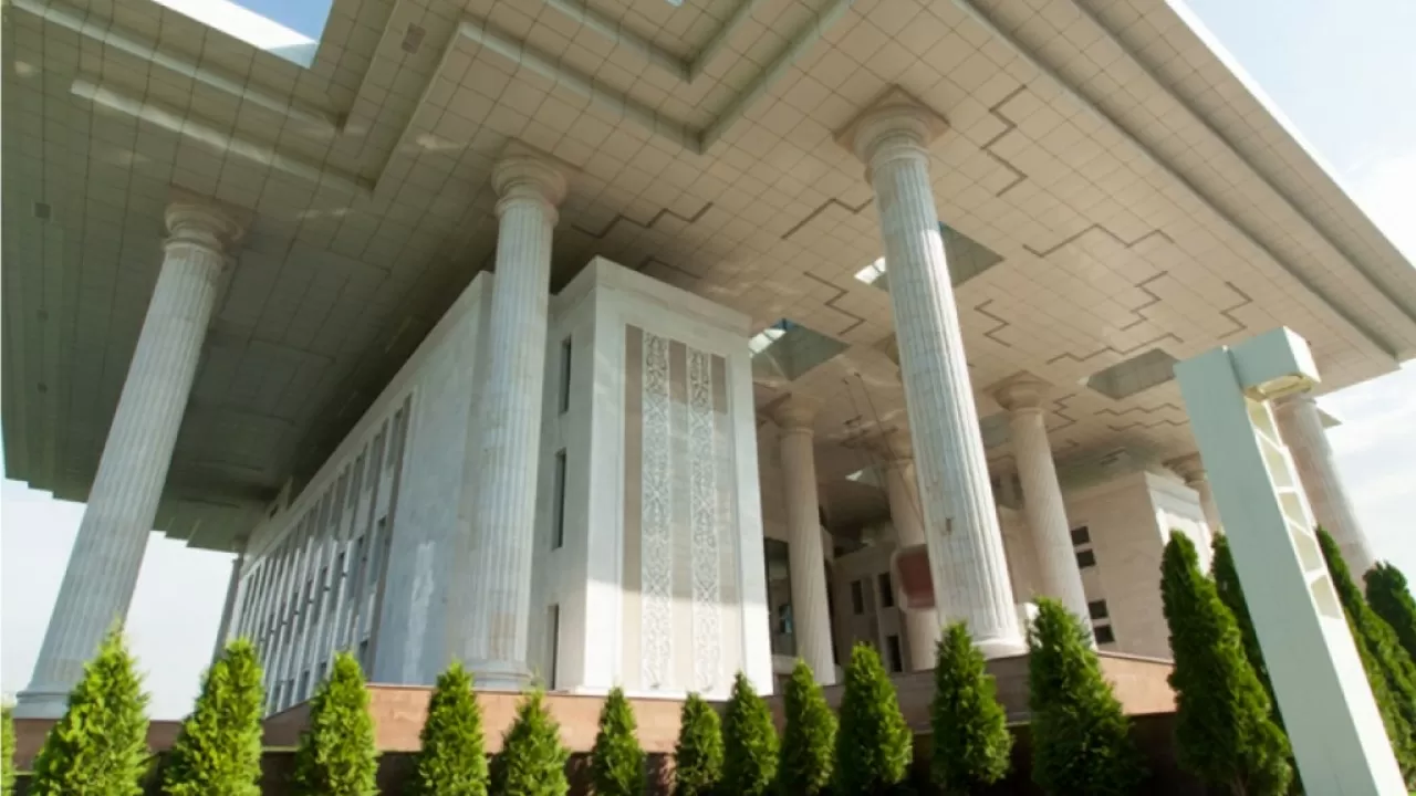 Назарбаев қоры Алматыдағы ғимаратын Президент іс басқармасына берді