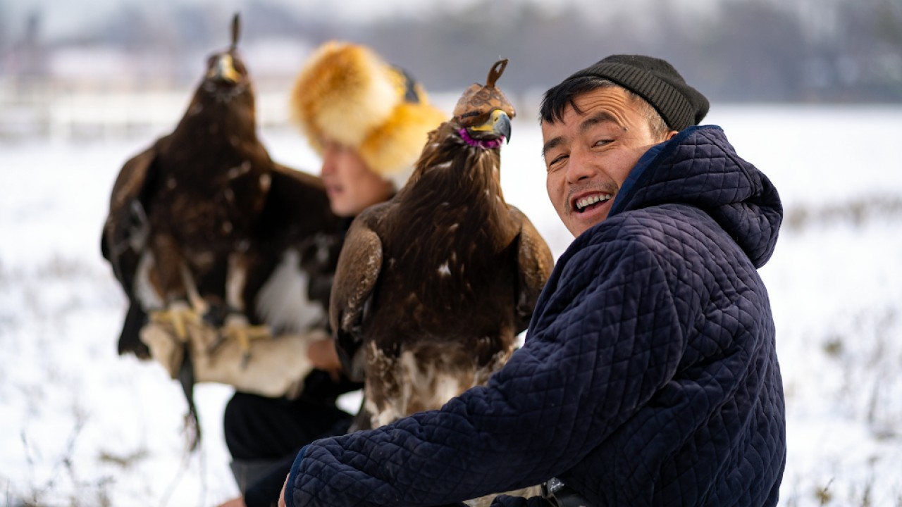 Охота с ловчими птицами начинает спортивный сезон в Казахстане
