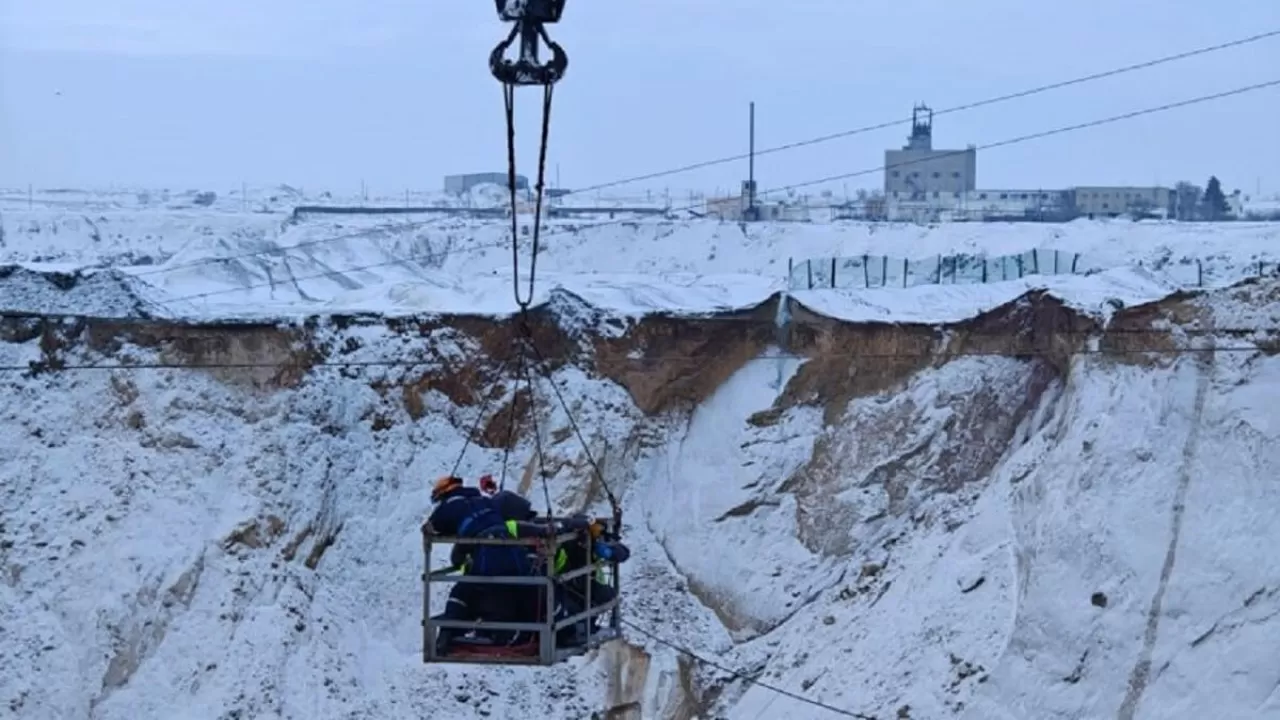 Майқайың кенішінде құлаған автобус табылды