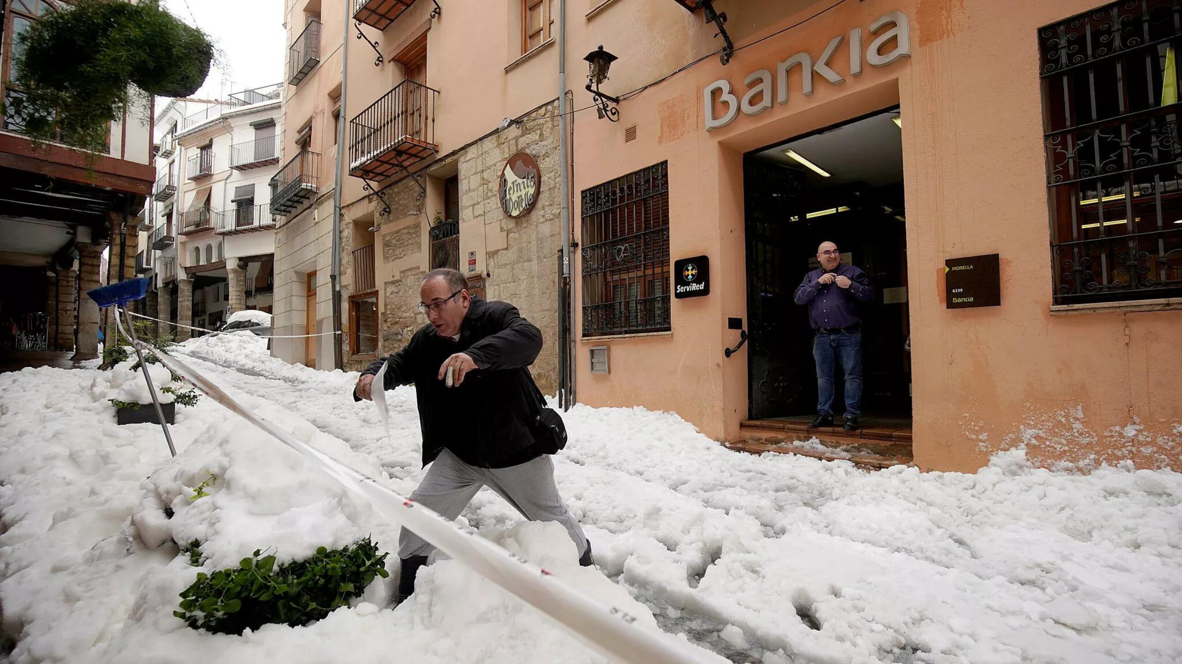 Мадрид погода сегодня. Зима в Испании. Снег в Испании. Мадрид зимой. Снегопад в Испании.