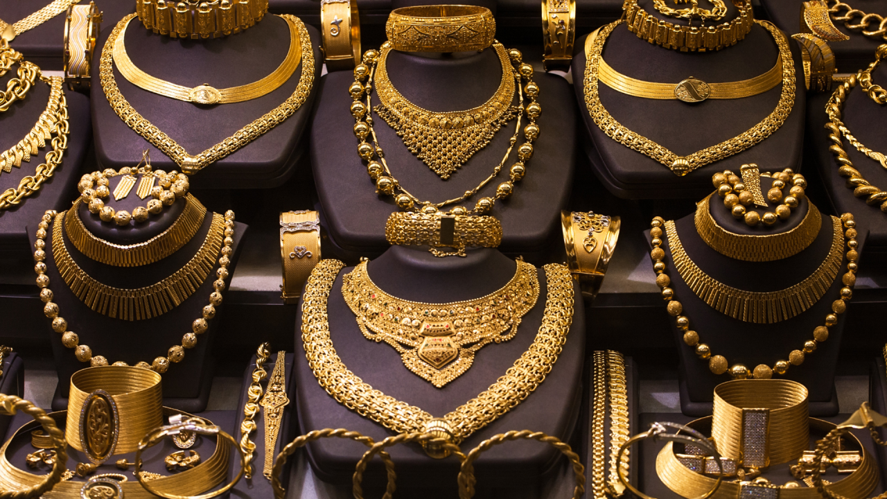 Арабское золото забытый. Абу Даби золотой рынок. Рынок золота Gold Souk. Золотые украшения в Абу Даби. Колье Дубайский золотой рынок.