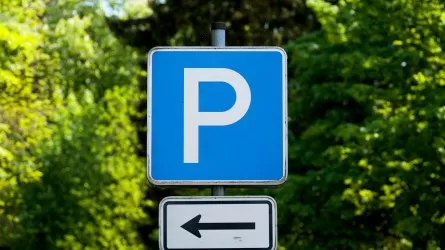 В Астане разрешили бесплатно пользоваться платными парковками жителям еще 50 домов