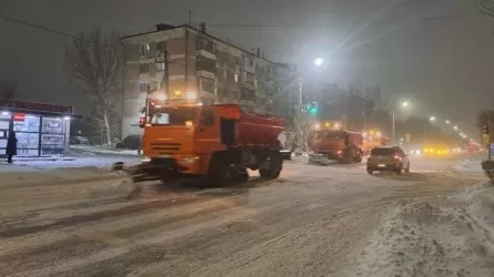 Астана көшелерін қардан тазартуға 1400-ден астам техника жұмылдырылды