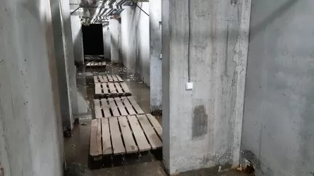 Новую 9-этажку в Костанае в морозы топит грунтовыми водами