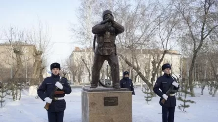 Погибшему пожарному Аскару Забикулину открыли памятник в Акмолинской области