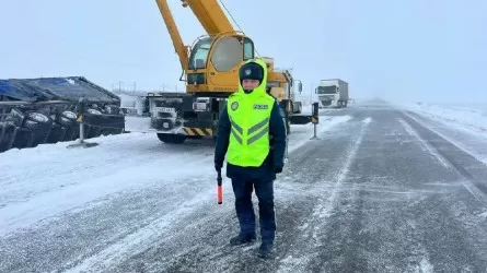 Ақмола полицейлері Әзірбайжан азаматына төрт сағаттан аса уақыт бойы жәрдем берді  