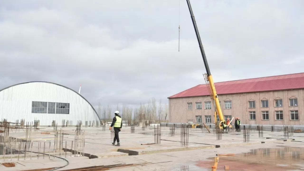 Целиноград ауданында дене шынықтыру кешенінің құрылысшысына 1,9 миллион теңге айыппұл салынды  