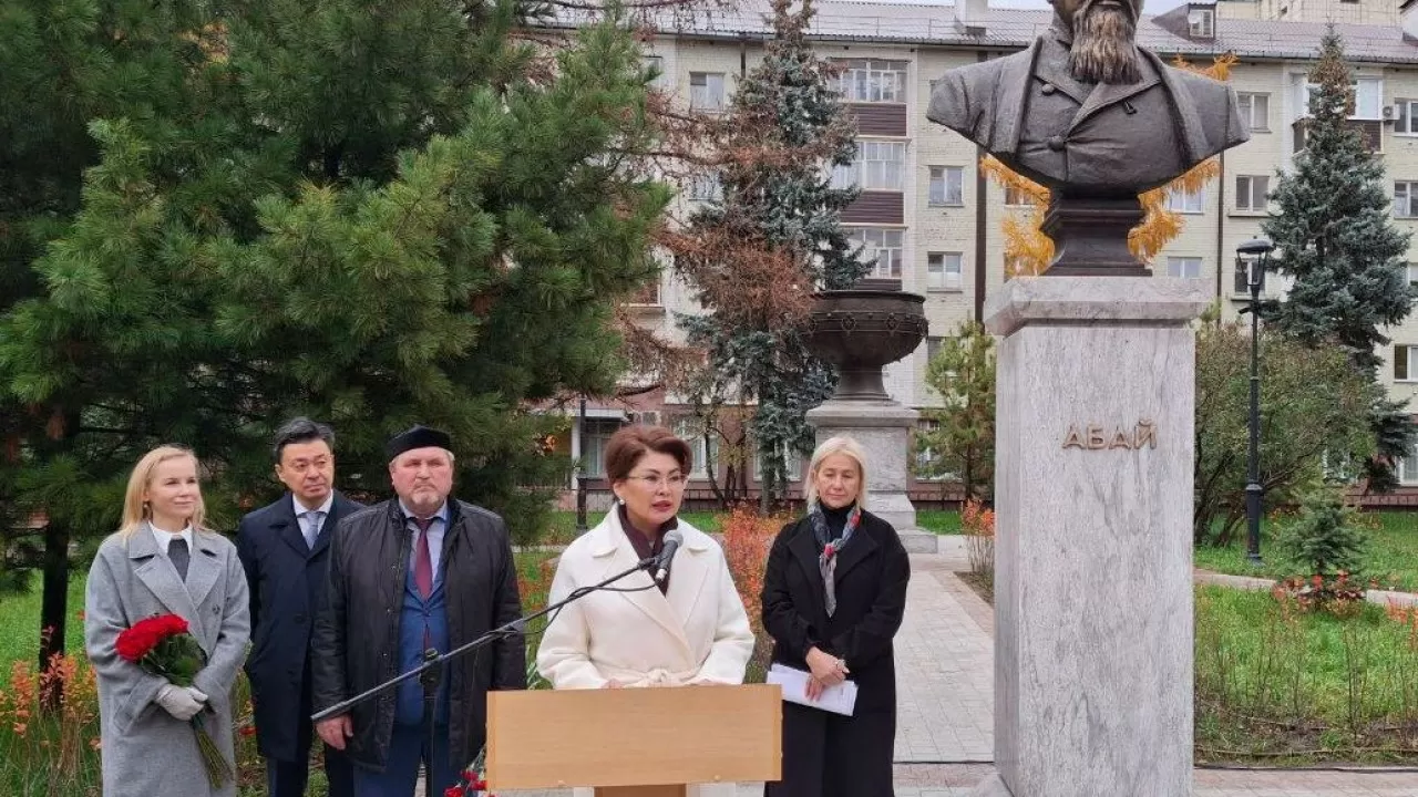 Бюст Абаю Кунанбаеву открыли в Татарстане  