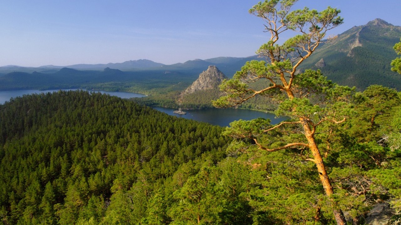 Тау сілемдері мен жартас көрінісі