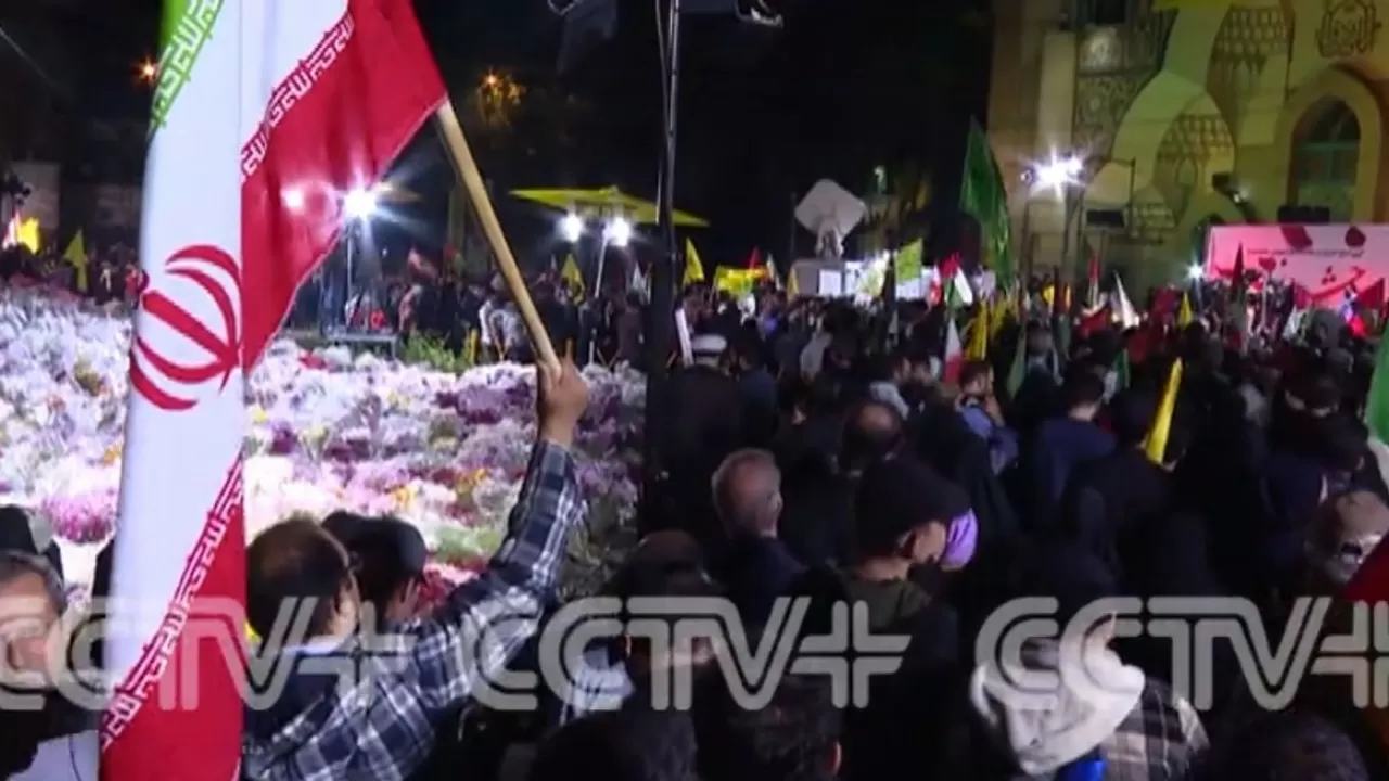 Иранцы провели митинги в знак поддержки атаки страны на Израиль 