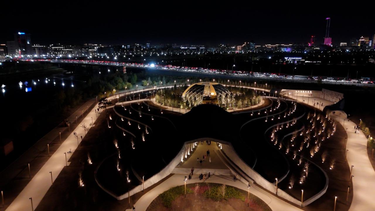 Өмір ағашы және жұлдызды аспан: Астанада жаңа қоғамдық кеңістік пайда болды