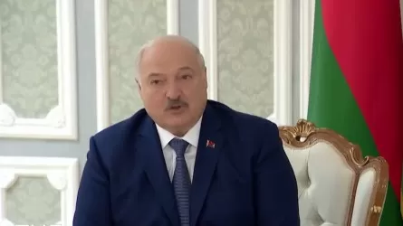 Лукашенко посоветовал послу Казахстана "меньше читать и слушать ненужные СМИ"