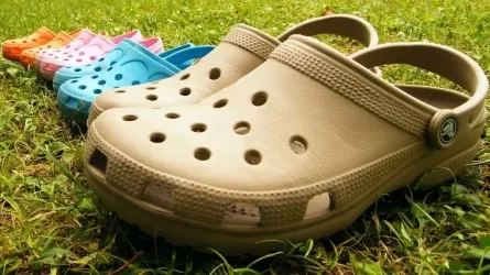 Американские школы запретили ученикам носить Crocs 