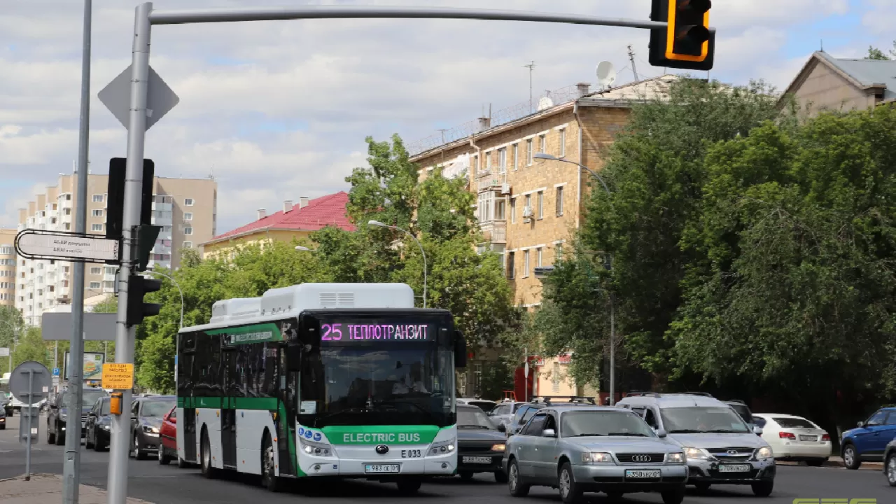 В Астане назвали средний возраст городских автобусов  