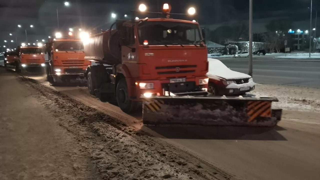 Зимний ноябрь: 25 тыс кубометров снега вывезено за ночь в Астане