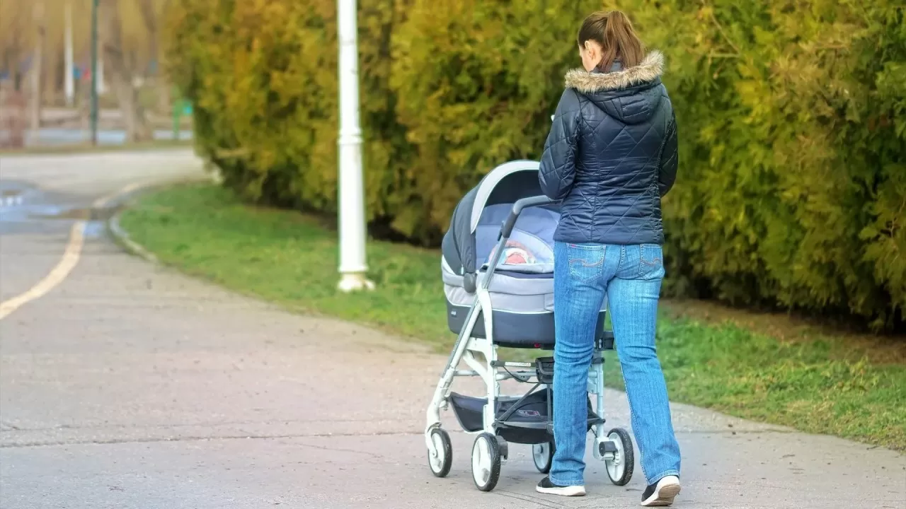 Зачисление декрета в трудовой стаж проверит Конституционный суд Казахстана 