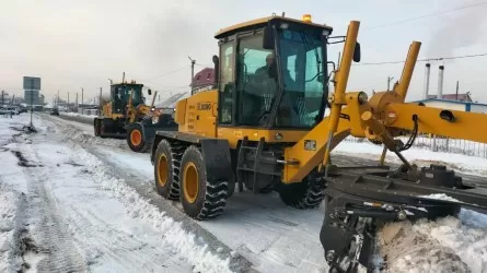 Уборка снега и наледи проходит бесперебойно в Астане 