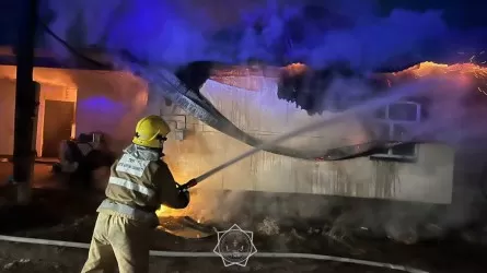 Два частных дома загорелись в Жамбыской области с разницей в несколько часов