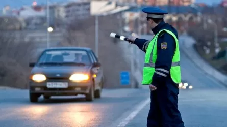 Оралда жүргізуші куәлігінсіз көлік айдаған шекара қызметінің бөлім басшысына айыппұл салынды 