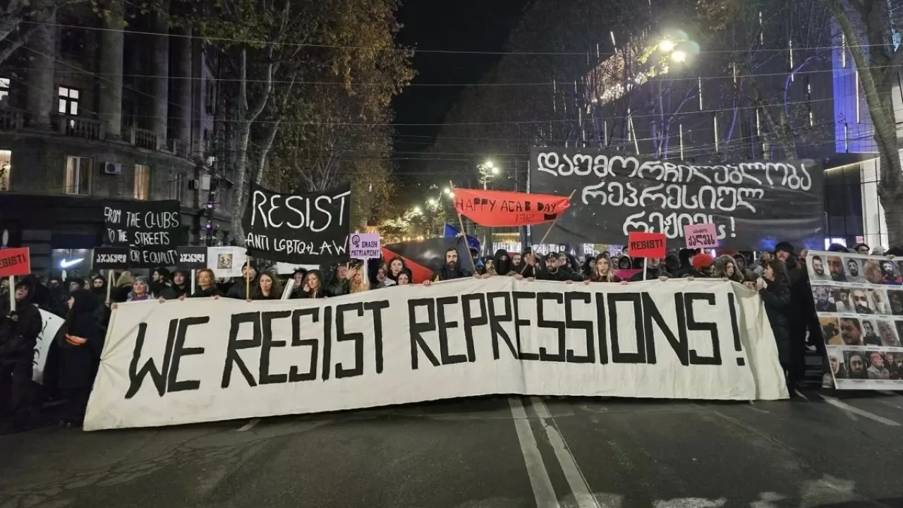 Протестующие в Тбилиси не хотят говорить с властью и требуют новых выборов