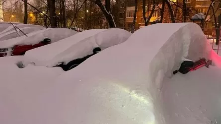 Как автомобилисту выехать из занесенного снегом двора.  